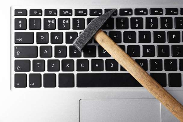 laptop keyboard and hammer  - Fotografie, Obrázek
