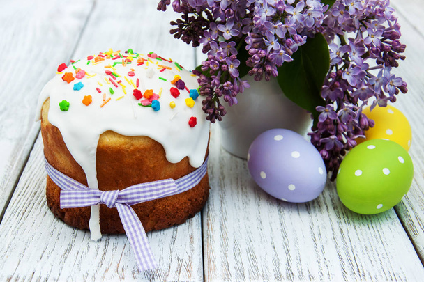 Pan de Pascua y huevos
 - Foto, imagen