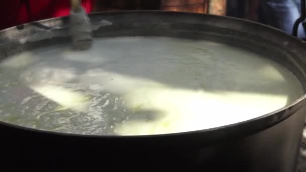Proces tvorby bílý sýr. - Záběry, video