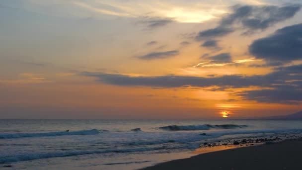 マルベージャのビーチの夕日の 4 k Uhd 映像 - 映像、動画