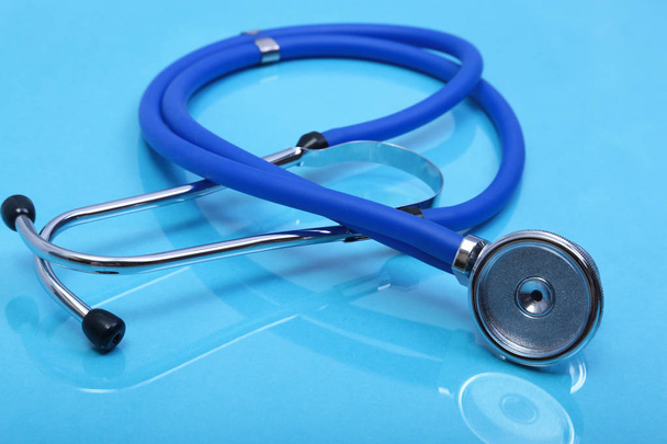 Stethoscope and medical equipmenton on blue background - Fotoğraf, Görsel