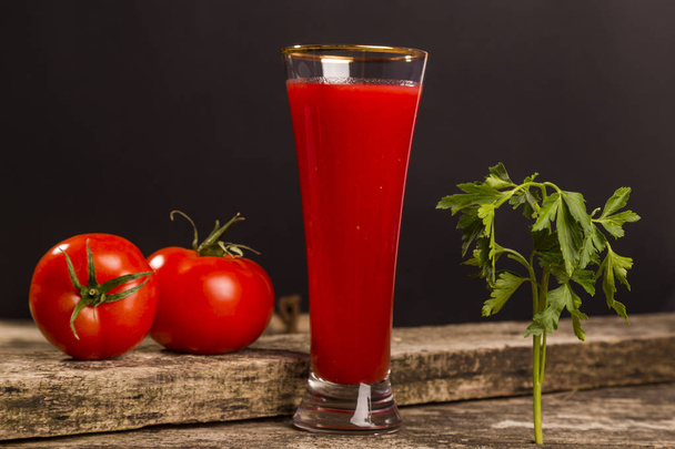 tomaattimehupohjainen juoma
 - Valokuva, kuva