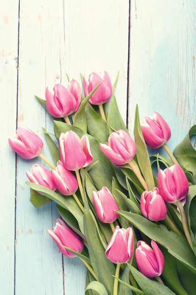 Bouquet of tulips on vintage wooden table - Foto, Imagem