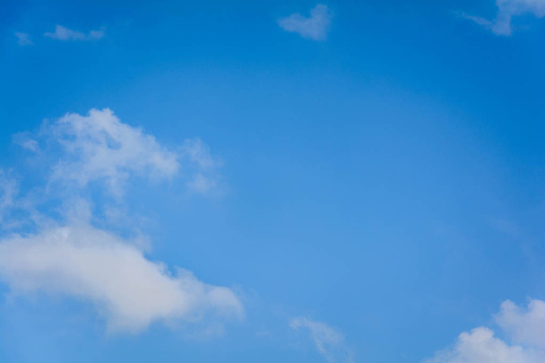 μπλε του ουρανού σύννεφο στον αέρα - Φωτογραφία, εικόνα