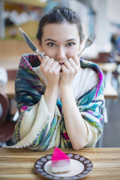 Portrait of a girl in a restaurant. - Foto, immagini