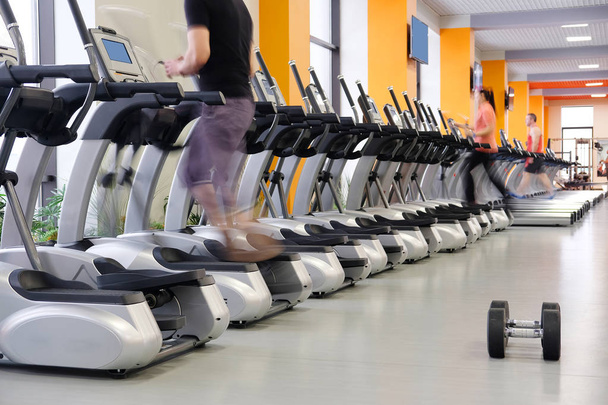 treadmills in a fitness hall - Zdjęcie, obraz