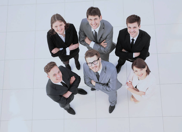 concept de succès en entreprise : équipe d'affaires réussie est stand
 - Photo, image