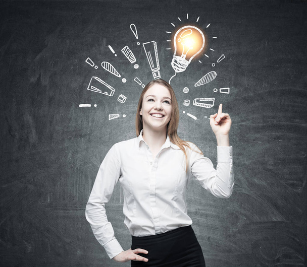 Positive woman, light bulb and exclamations - Фото, изображение