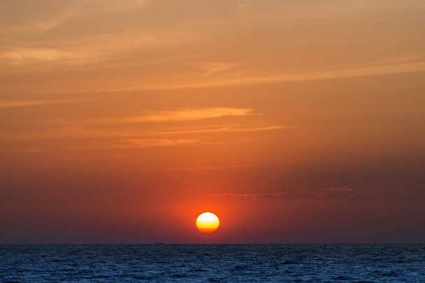Coucher de soleil sur la plage de pattaya en Thaïlande
 - Photo, image