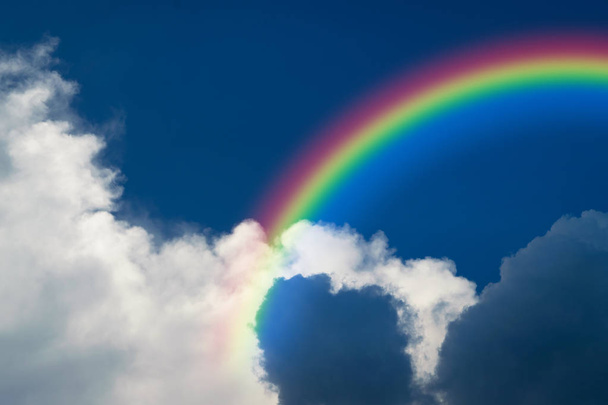 Голубое небо с радугой
 - Фото, изображение