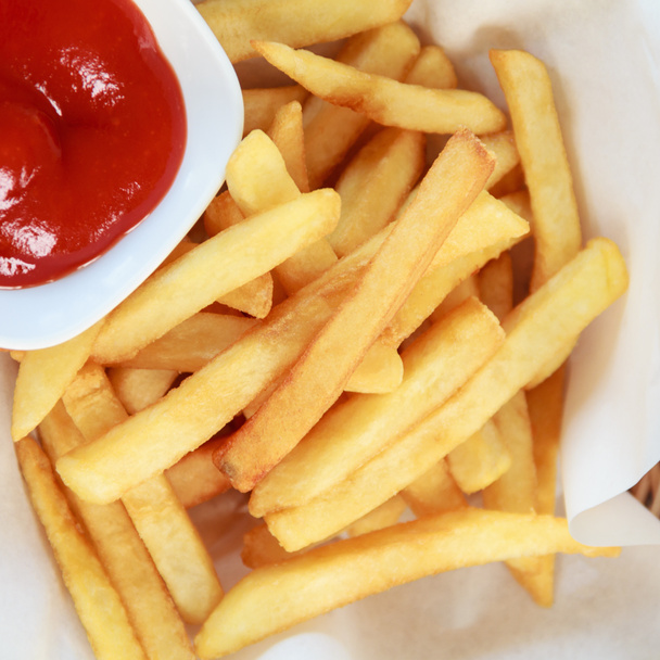  papas fritas de comida rápida con ketchup
  - Foto, Imagen