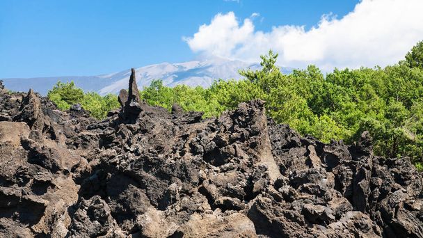 ostré lávové kameny po sopce Etna erupce - Fotografie, Obrázek