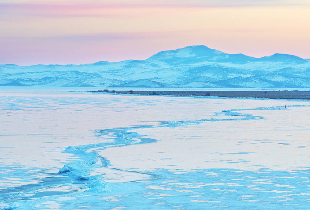 Huge crack across Baikal lake ice field has been formed after strong wind. - Φωτογραφία, εικόνα