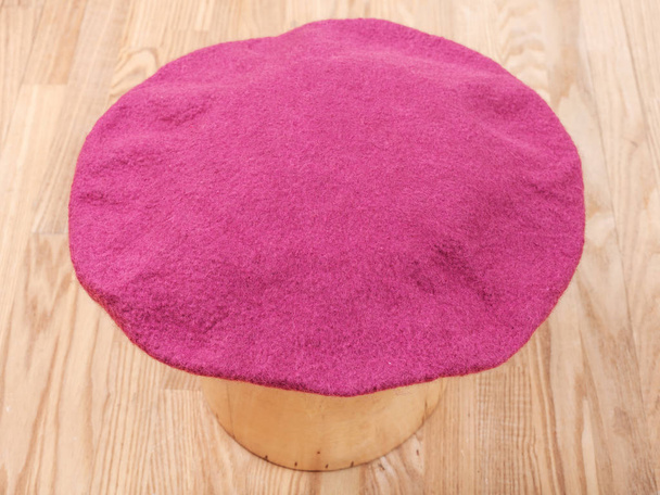 käsintehty huopa baskeri kuivuu puinen hattu lohko
 - Valokuva, kuva