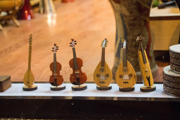 Набір моделей дерев'яних музичних інструментів
  - Фото, зображення