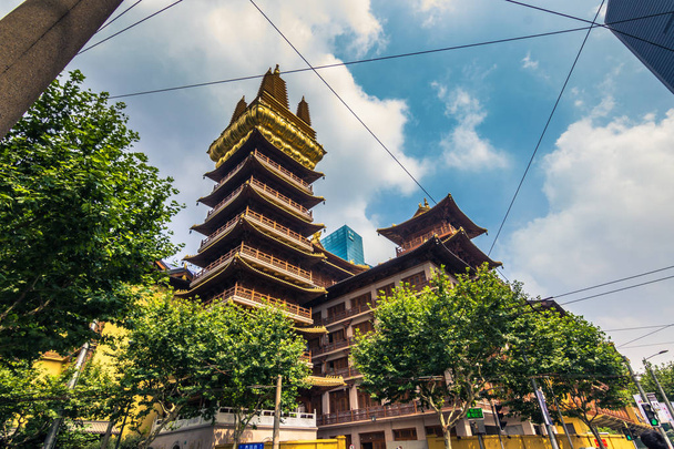 Šanghaj, Čína - 27. července 2014: Jing'an temple v Shanghai - Fotografie, Obrázek