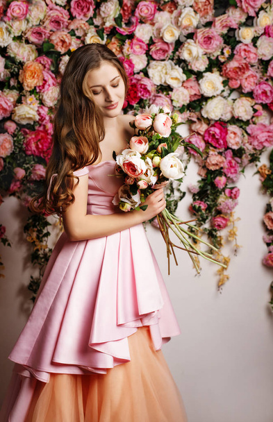 Young beautiful girl at the flower interior - Φωτογραφία, εικόνα