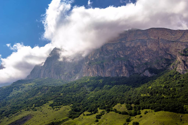 Mountain landscape, beautiful clouds - 写真・画像