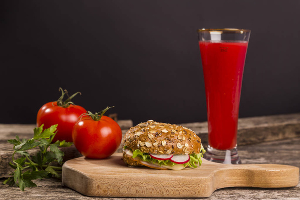 Здоровый сэндвич из цельного зерна
 - Фото, изображение