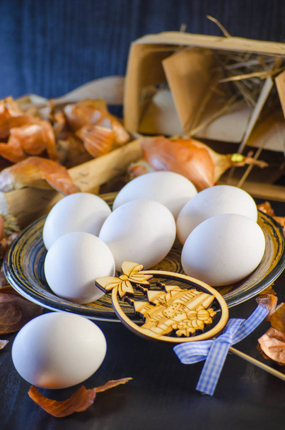Onion husks and eggs - Photo, Image