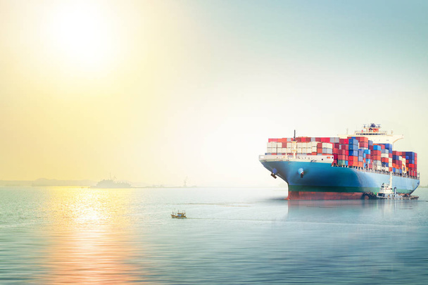 Statek towarowy kontener International w ocean zachód słońca niebo, transport, morskie statku - Zdjęcie, obraz