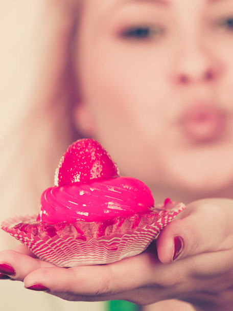 Woman holding sweet strawberry cupcake - Foto, imagen