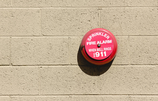 Campana de alarma de incendios exterior
 - Foto, imagen