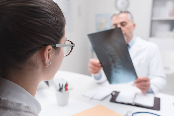 Professional radiologist giving consultation to patient - Fotografie, Obrázek