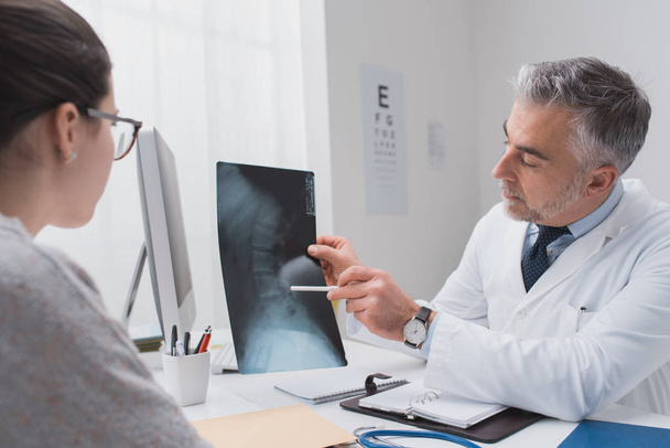 Professional radiologist giving consultation to patient - Photo, image