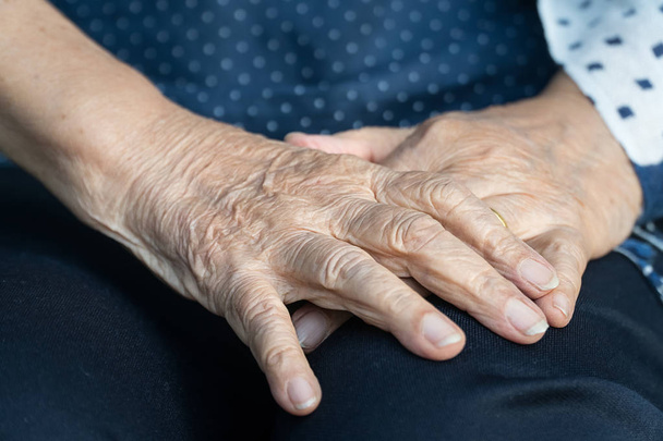 Elderly woman hand  - Fotoğraf, Görsel