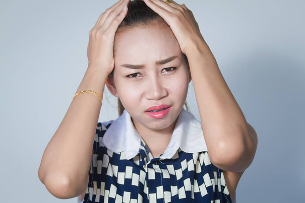 asiático las mujeres hay muchos tienen un dolor de cabeza en gay fondo
 - Foto, Imagen