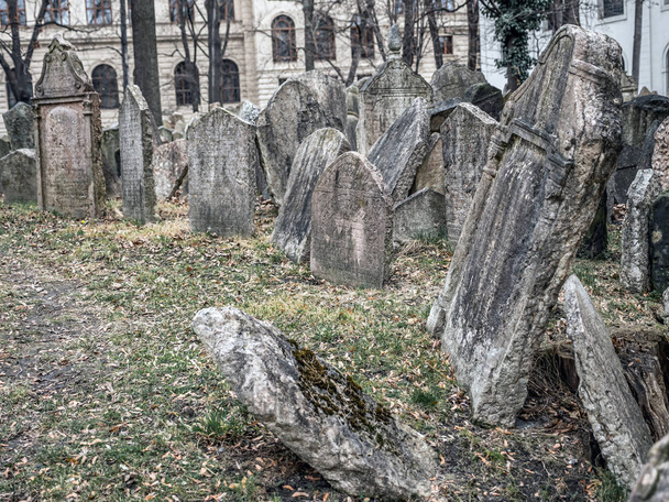 Antigo cemitério judeu
 - Foto, Imagem