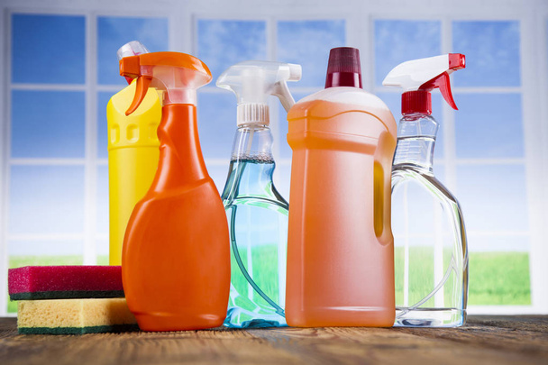 Προϊόντα καθαρισμού. Αρχική έννοια και παράθυρο φόντο - Φωτογραφία, εικόνα