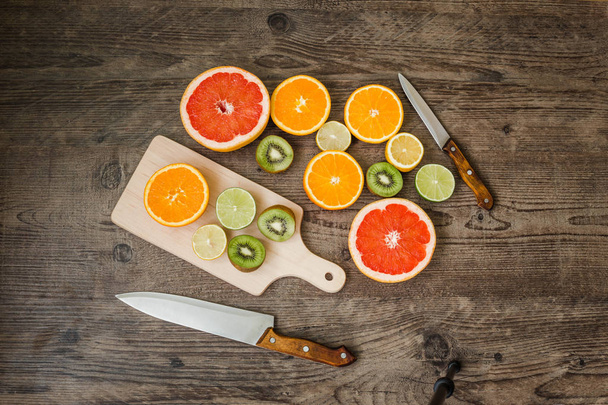 Slices fresh fruits on a wooden table - Foto, Imagem