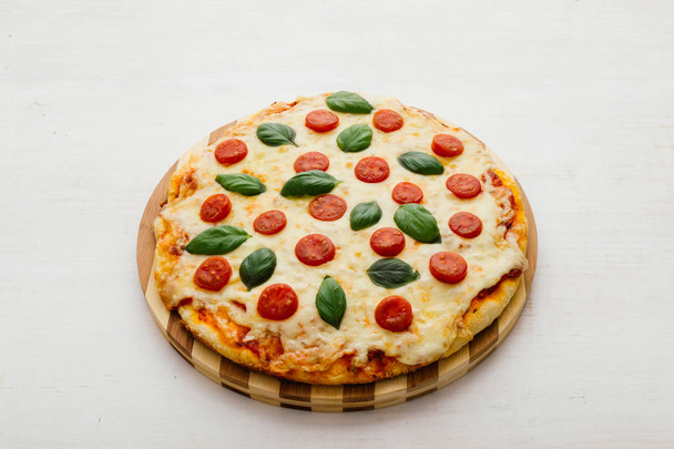 friss pizza margherita - Fotó, kép