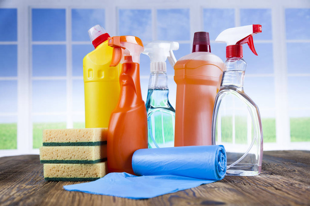 Reinigungsmittel. Home-Konzept und Fenster-Hintergrund - Foto, Bild