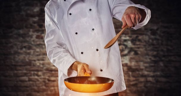 Closeup of chef holding empty grill pan - Foto, imagen
