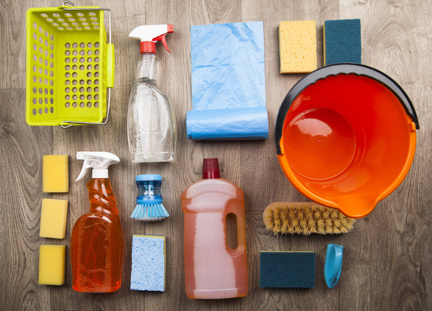 Variedad de productos de limpieza
 - Foto, Imagen