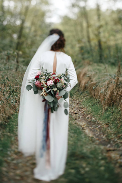 bride with a bouquet - Fotoğraf, Görsel