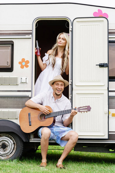 happy friends at camper trailer - Valokuva, kuva