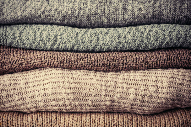 Pile de vêtements d'hiver tricotés gros plan
 - Photo, image