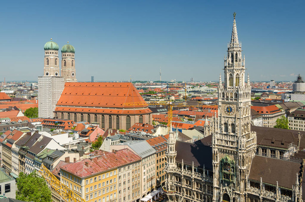 Panoramic view of the Marienplatz is a central square in the city centre of Munich, Germany - Foto, Imagen