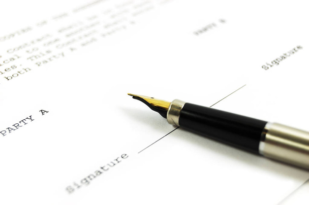 Документ и ручка
 - Фото, изображение