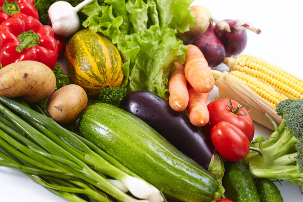 Купа свіжих овочів
 - Фото, зображення