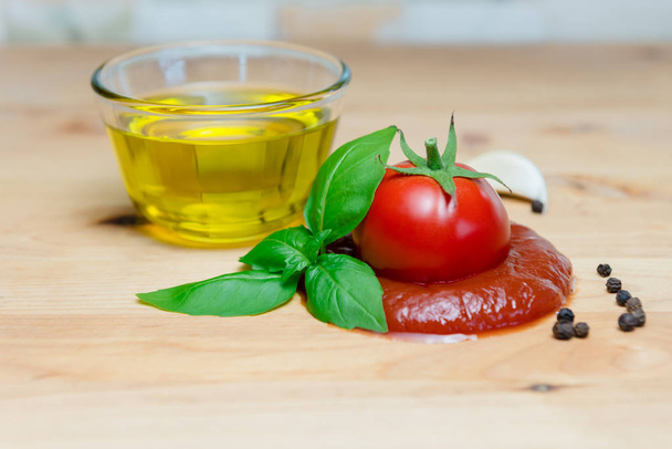 Ketchup tomato basil olive oil herbs garlic board black pepper ingredients - Zdjęcie, obraz