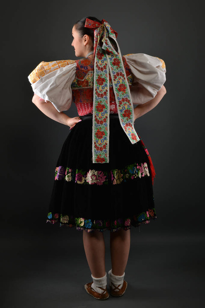 vêtements folkloriques slovaques
 - Photo, image