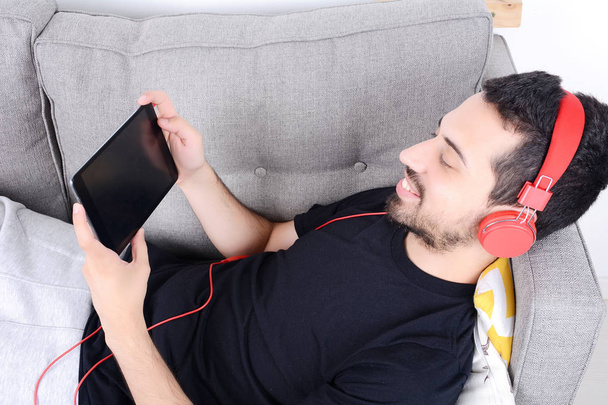 Man listening music with tablet. - Zdjęcie, obraz