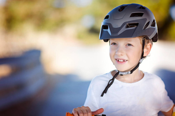 kid biking in helmet - 写真・画像