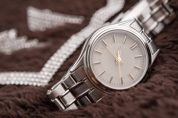 Luxus-Armbanduhr für Frauen - Foto, Bild