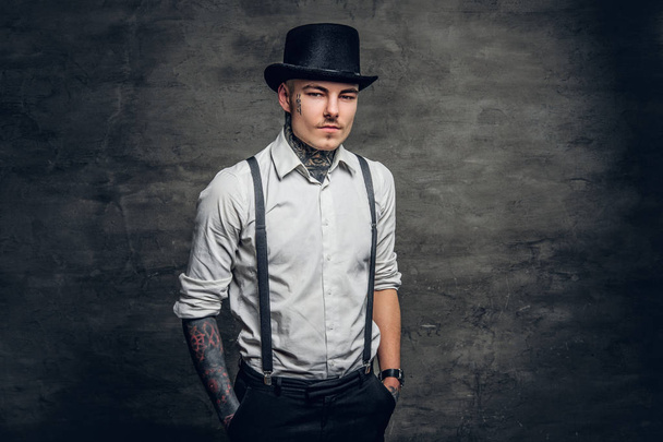Stylish man with tattoos - Foto, Imagem